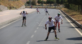 Bitlis’te tekerlekli kayak yarışması