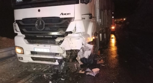 Bitlis’te tır ile otomobil çarpıştı: 2 yaralı 