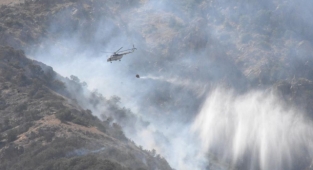 Bitlis'teki yangına helikopterli müdahale  