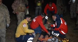 Nemrut Dağı'nda mahsur kalanlar komandolar tarafından kurtarıldı 