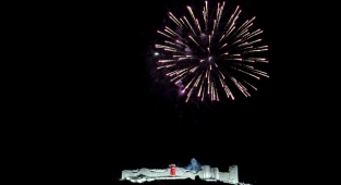 Aydınlatılan Adilcevaz Kalesi’ne görkemli açılış   