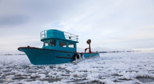 NAZİK GÖLÜ ŞİDDETLİ SOĞUKLAR NEDENİYLE DONDU