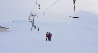 Türkiye’de bir ilk, Bitlis Eren Üniversitesi kampusu içinde kayak tesisi açıldı