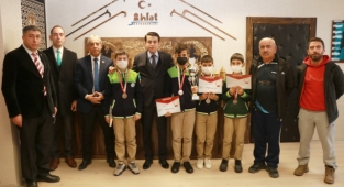 MASA TENİSİNDE 2 DERECE BİRDEN