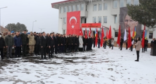 Ahlat'ta 18 Mart Şehitleri Anma Günü ve Çanakkale Deniz Zaferi'nin 107'nci yıl dönümü