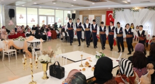 Ahlat’ta “8 Mart Dünya Kadınlar Günü” kutlandı