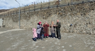 UKRAYNA’DAKİ YAKINLARI İÇİN YARDIM BEKLİYORLAR