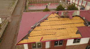 Ahlat’ta şiddetli rüzgar etkili oldu 