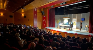 AHLAT’TA TİYATRO OYUNU SERGİLENDİ