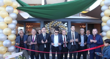 Ahlat’ta “Eski İskele Dondurmacısı” açıldı