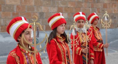 Ahlat’ın minik mehteran takımı gösterilere renk katıyor 