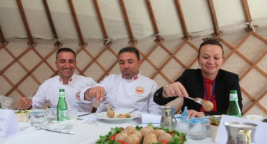 AHLAT’TA ‘YÖRESEL YEMEK YARIŞMASI’ YAPILDI