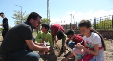 Öğrenciler arkeoloji bilimiyle tanışıyor