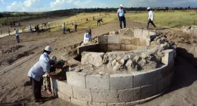 Selçuklu Meydan Mezarlığı’nda yeni mezarlar ve mimari yapılar gün yüzüne çıktı