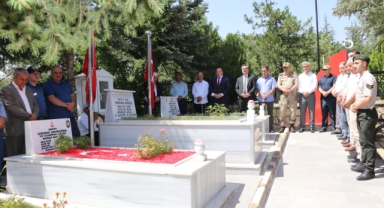 Ahlat’ta şehitlik ziyaret edildi