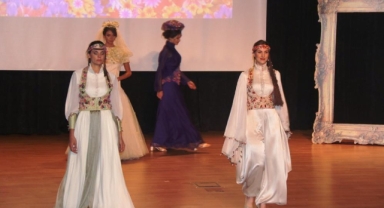  Bitlis’te Selçuklu ve Osmanlı kıyafetleri defilesi