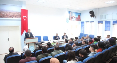 Ahlat Kanık Uygulamalı Bilimler Yüksekokulu’nda burs töreni gerçekleşti