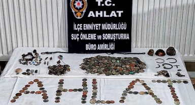 Ahlat'ta sikke ve tarihi obje ele geçirildi