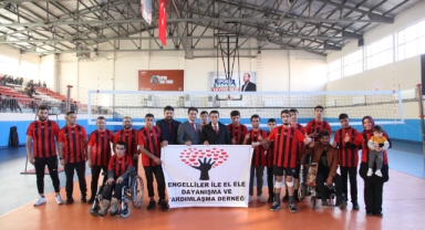 AHLAT’TA ENGELLİLERE YÖNELİK VOLEYBOL MAÇI YAPILDI