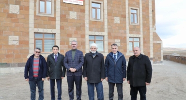 Vali Çağatay, şehit Eren Öztürk’ün vasiyeti olan cami ve külliye inşaatında incelemelerde bulundu