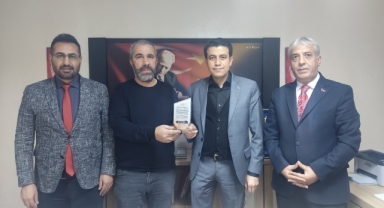 AHLAT MÜZE MÜDÜRLÜĞÜ’NDEN ADER BAŞKANI ADIYAMAN’A PLAKET