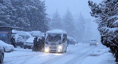 Ahlat'ta 26 köy yolu ulaşıma kapandı.