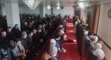 Ahlat’ta depremde hayatını kaybedenler için gıyabi cenaze namazı kılındı