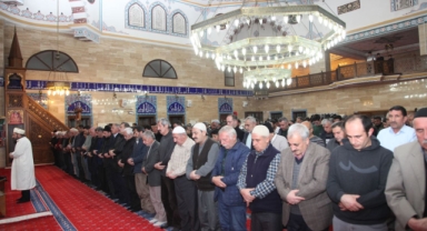 Ahlat’ta ilk teravih namazı kılındı