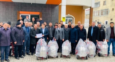 Güroymak'ta süt sağım makinesi dağıtıldı