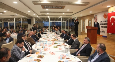 Ak Parti Bitlis Milletvekili adayları vatandaşlarla iftarda buluştu
