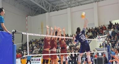  AXA Voleybol Efeler Ligi: TÜRŞAD: 0 - Galatasaray: 3