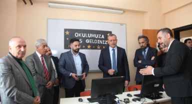 Ahlat’ta Güzelsu Ortaokuluna “Robotik Kodlama” sınıfı kuruldu