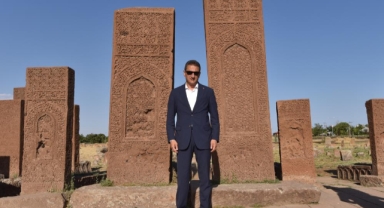 VALİ KARAÖMEROĞLU, İLK ZİYARETİNİ TARİHİ İLÇE AHLAT'A YAPTI