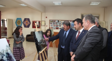 AHLAT'TA “GEÇMİŞTEN GÜNÜMÜZE CUMHURİYET BAYRAMI” FOTOĞRAF VE RESİM SERGİSİ AÇILDI