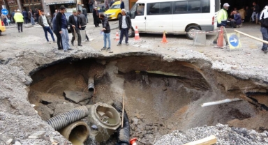 Sağanak yağış göçüklere neden oldu