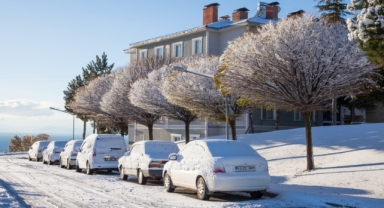 AHLAT BEYAZA BÜRÜNDÜ
