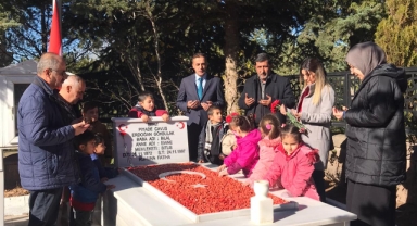 Minik öğrenciler okullarına ismi verilen şehidi vefat yıl dönümünde andı 