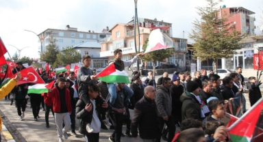 AHLAT’TA FİLİSTİN’E DESTEK İÇİN YÜRÜYÜŞ YAPILDI 