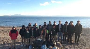 AHLAT’TA ÖĞRENCİLER ÇEVRE TEMİZLİĞİ YAPTI 