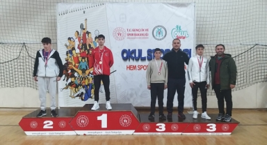 AHLATLI ÖĞRENCİLER GÜREŞ MÜSABAKALARINDA TÜRKİYE FİNALİNE ÇIKTI 
