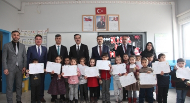 Ahlat'ta 10 bin 458 öğrenci karne aldı