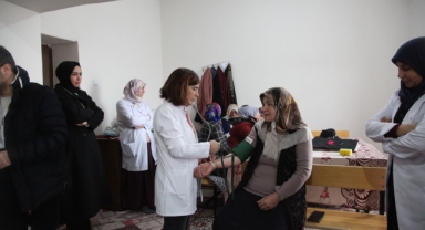 AHLAT’TA KÖY KÖY GEZEREK SAĞLIK TARAMASI YAPIYORLAR