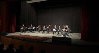 AHLAT’TA “ÖĞRETMENLER TOPLULUĞU” MÜZİK KONSERİ