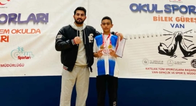 AHLATLI ÖĞRENCİ SİMAR SERT BİLEK GÜREŞİNDE BÖLGE BİRİNCİSİ OLDU