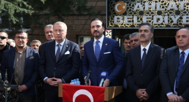 İYİ Parti Sözcüsü Kürşad Zorlu Ahlat’ta Basın açıklaması yaptı