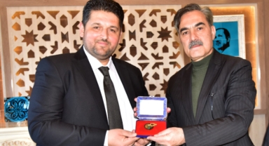 AHLAT BELEDİYESİNDE DEVİR TESLİM TÖRENİ YAPILDI