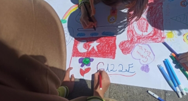  Ahlatlı öğrenciler Filistinli akranları için tek yürek oldu