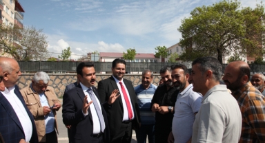 Ahlat’ta esnafın talebi üzerine cadde çift yönlü trafiğe açıldı