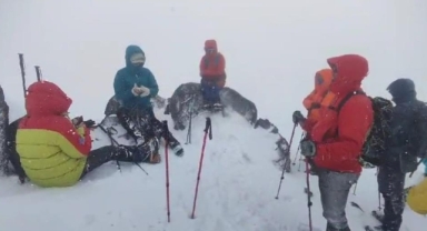 Rus dağcılar tipiye yakalandı