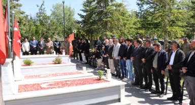 ŞEHİT MURAT SARIGÜL ŞEHADET YIL DÖNÜMÜNDE KABRİ BAŞINDA ANILDI 